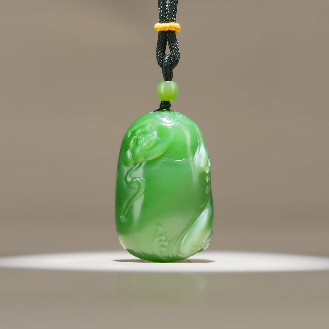 传世级 和田玉极致浓粉绿起猫眼鱼戏莲花坠 45*29*16mm± H110125