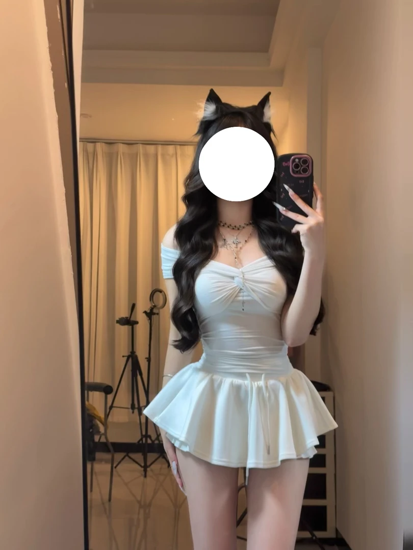 乖乖爱吃辣o｜甜心少女风 纯白色修身一字肩上衣蓬蓬裙裤套装