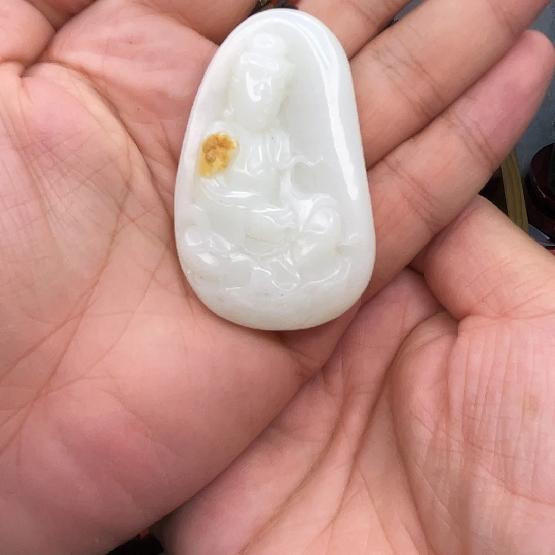 小***。和田玉（糖玉）未镶嵌颈饰