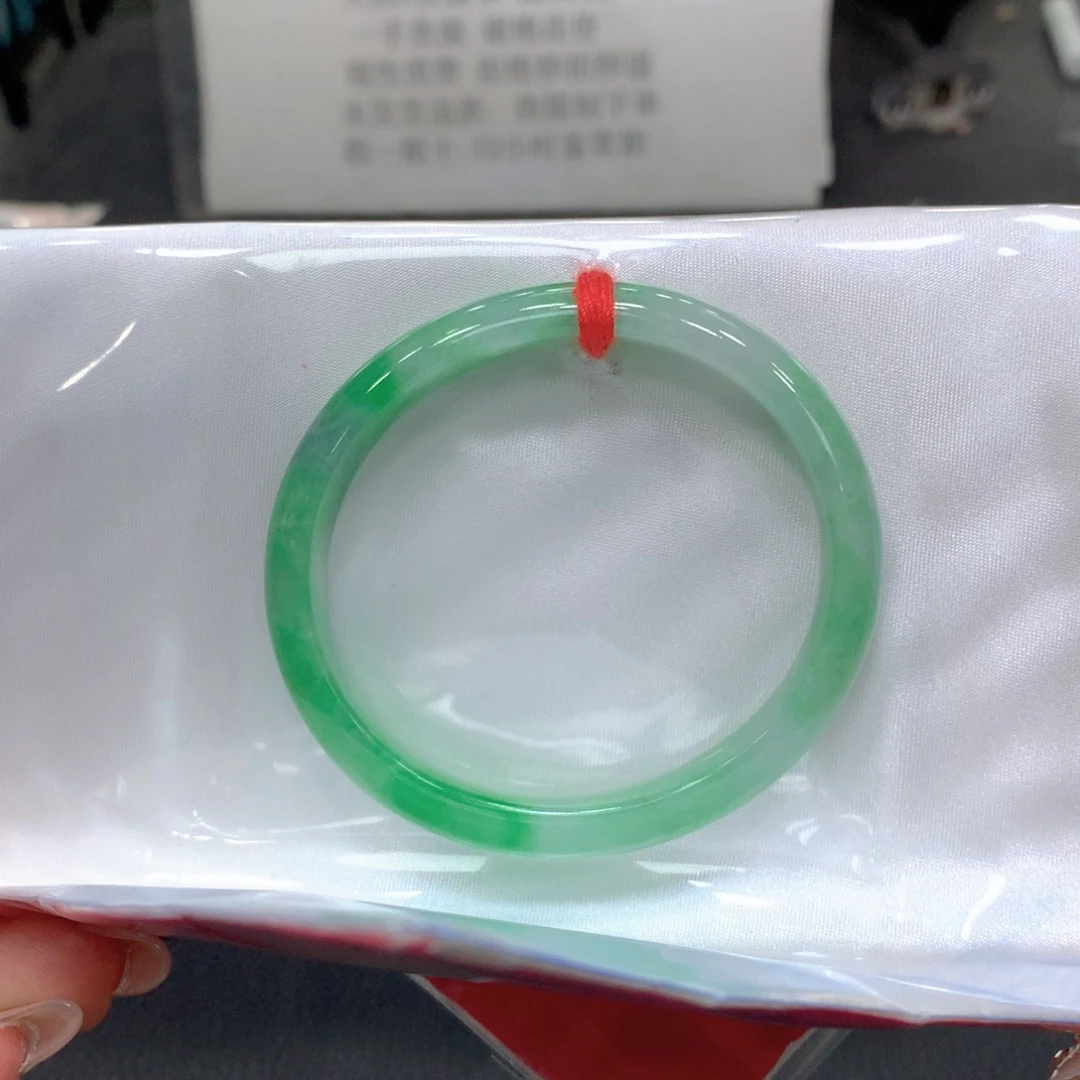 翡翠未镶嵌手镯54贵妃