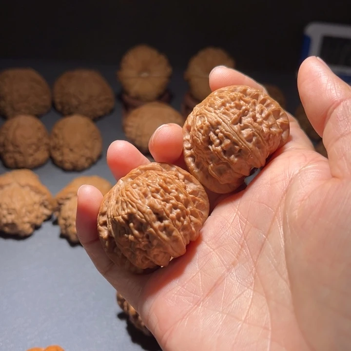 文玩核桃把件38➕白狮子差点尺