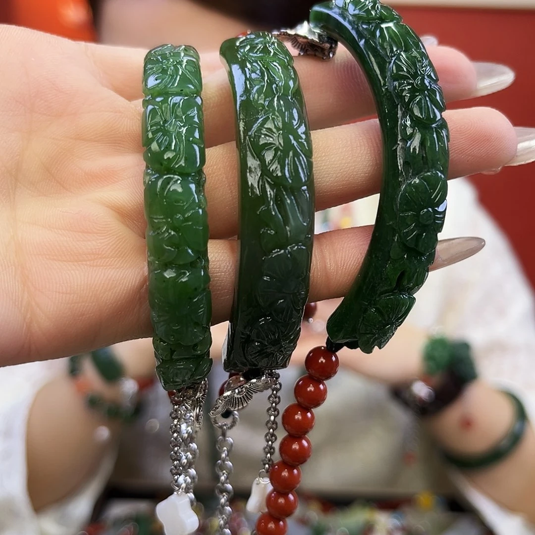 和田玉（碧玉）手链未镶嵌梅花发其一