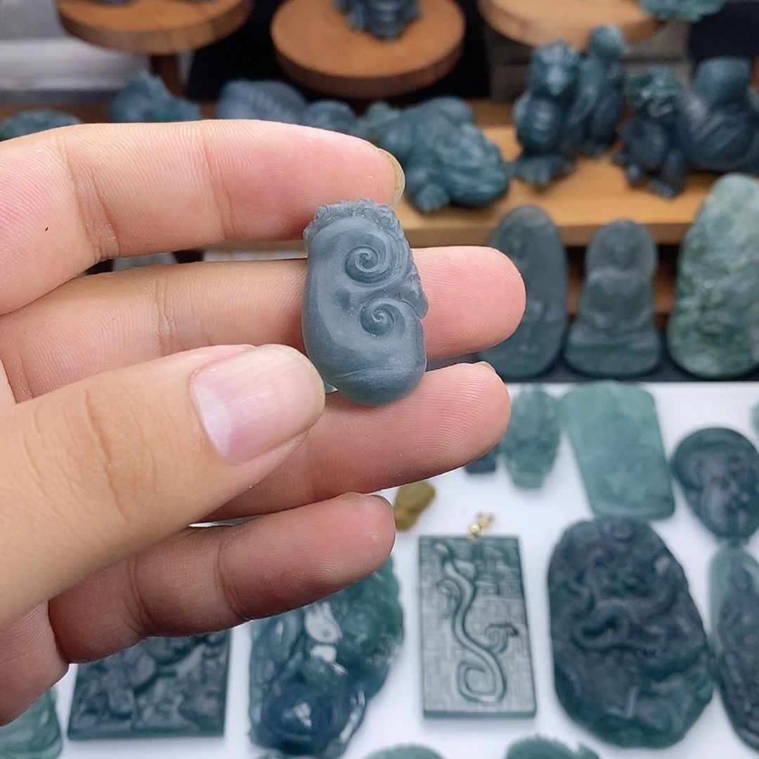 定制翡翠未镶嵌如意