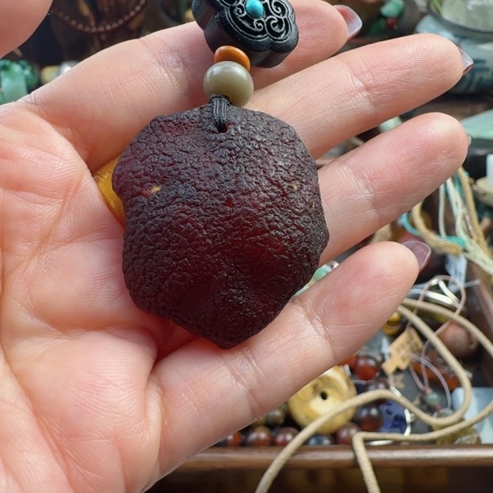 翡翠颈饰未镶嵌若*?