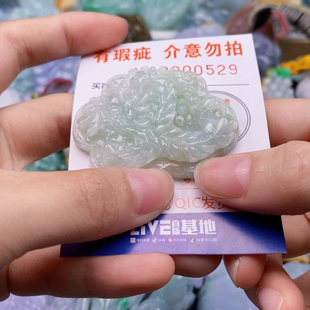 吊坠(不含链)未镶嵌翡翠