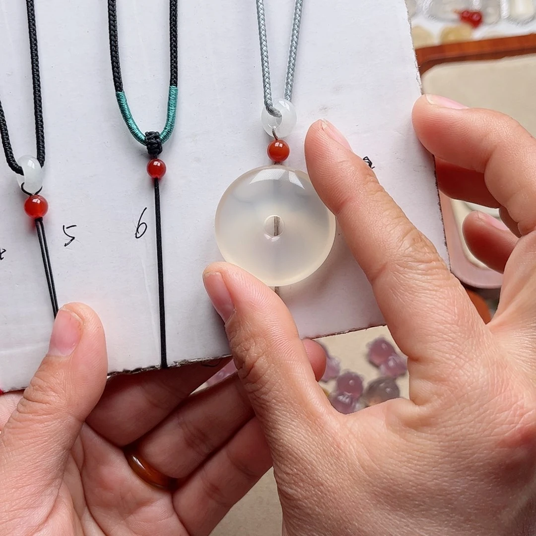 玛瑙/玉髓颈饰未镶嵌室****）