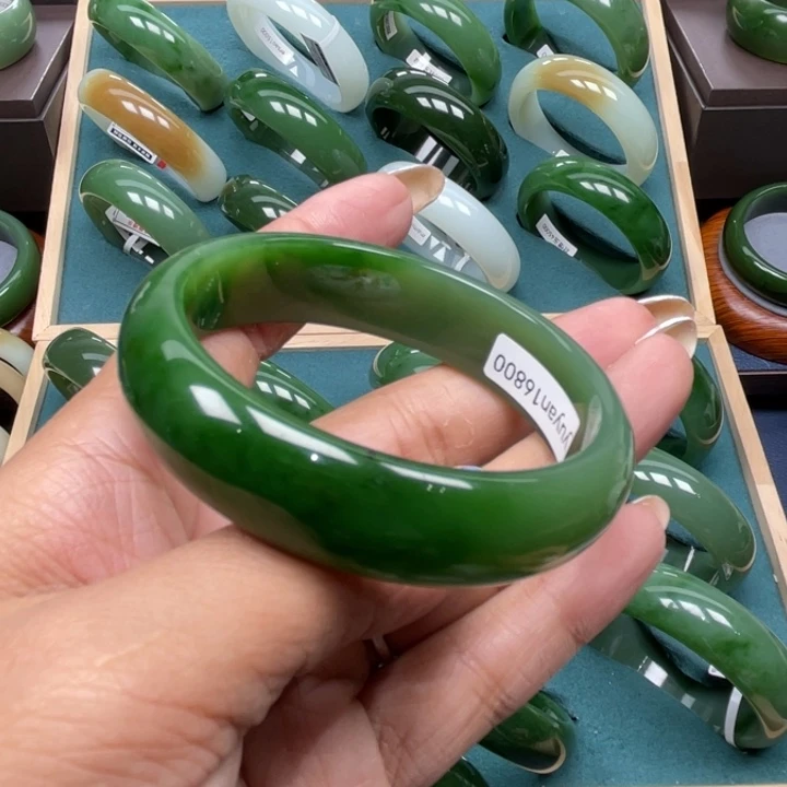 和田玉（碧玉）未镶嵌手镯
