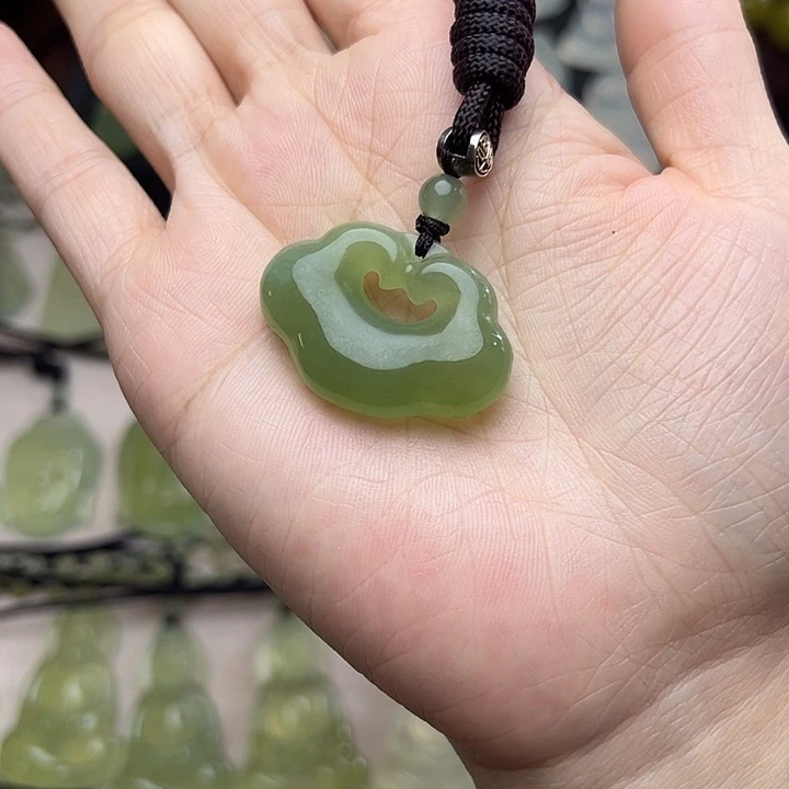 岫玉合金颈饰吊坠