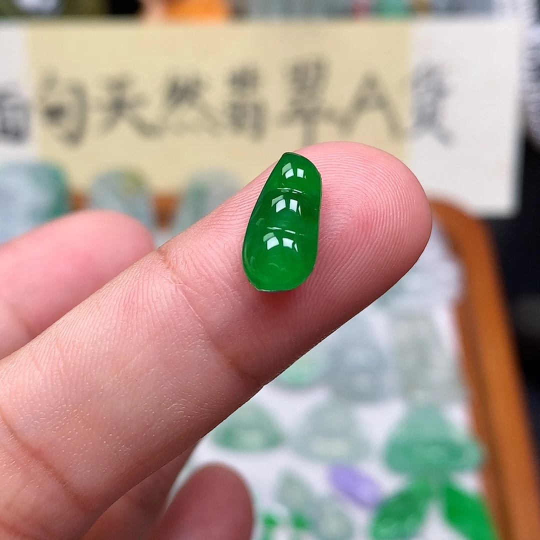 翡翠裸石缅甸天然A货翡翠阳绿福豆