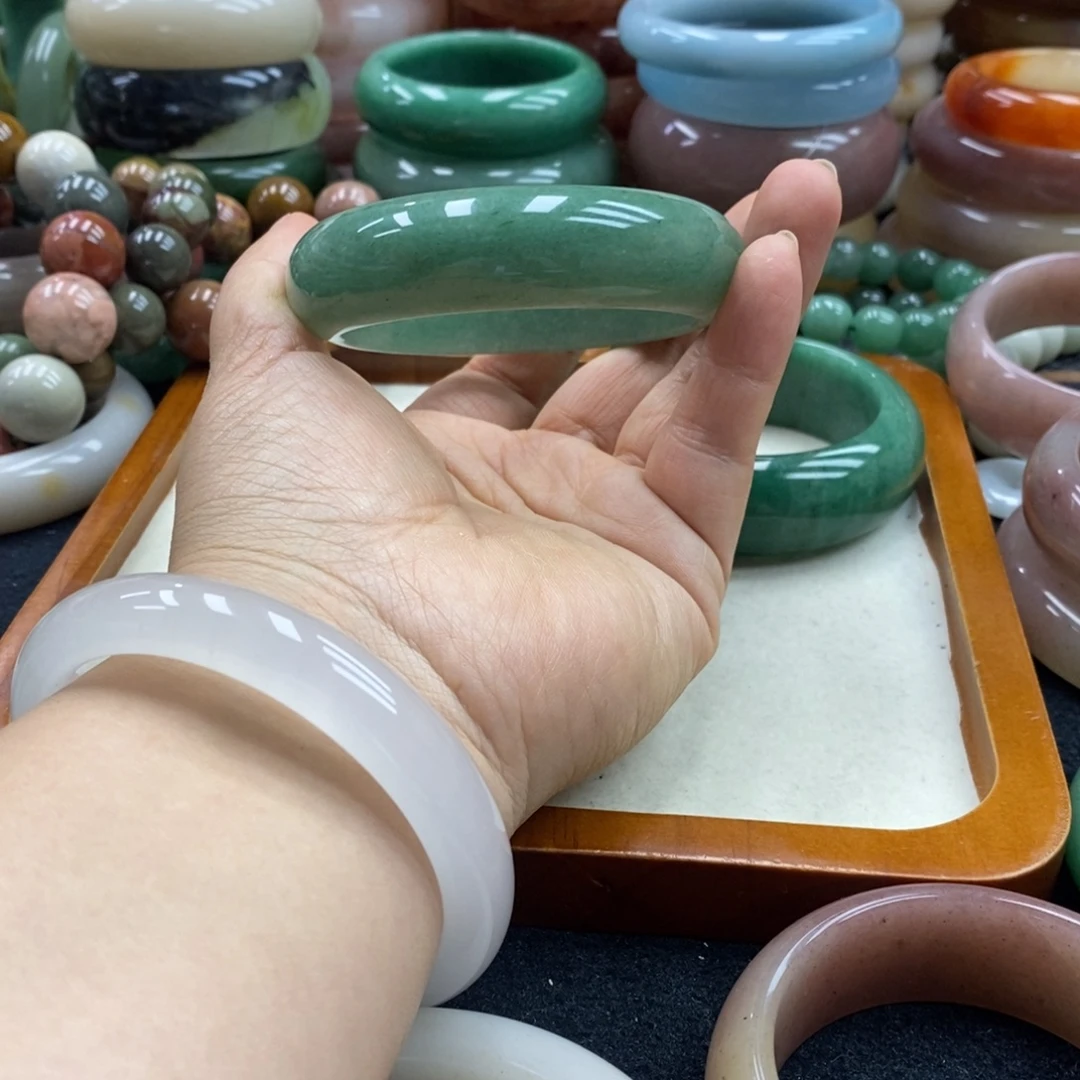 彩***雲石英质玉未镶嵌手镯