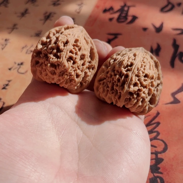 文玩核桃吊坠。**。39拉丝南疆石