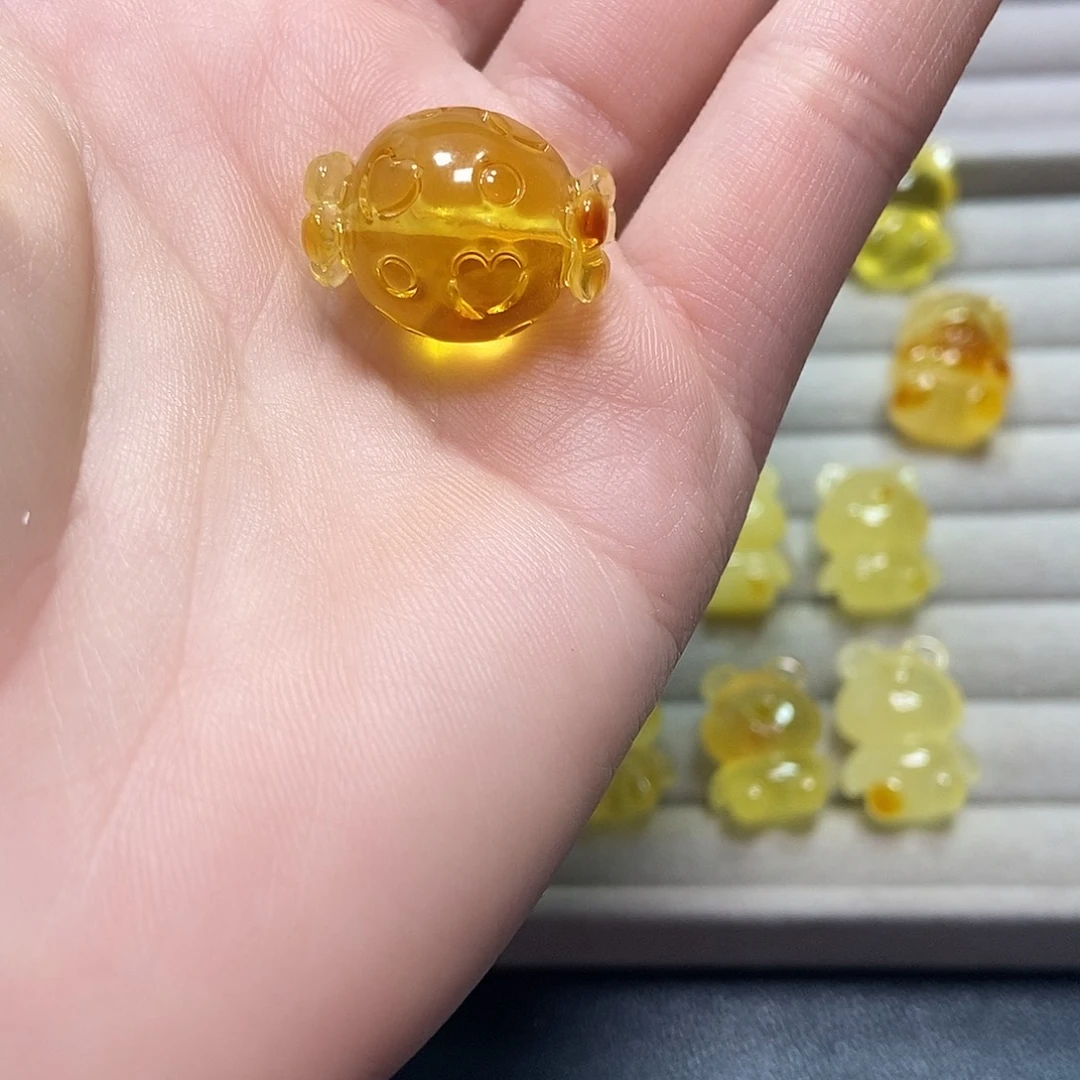 琥珀裸石未镶嵌花**兮，