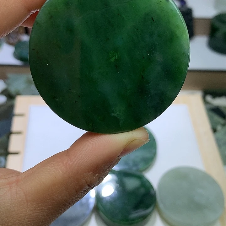 彩***天和田玉（糖玉）未镶嵌珠宝半成品