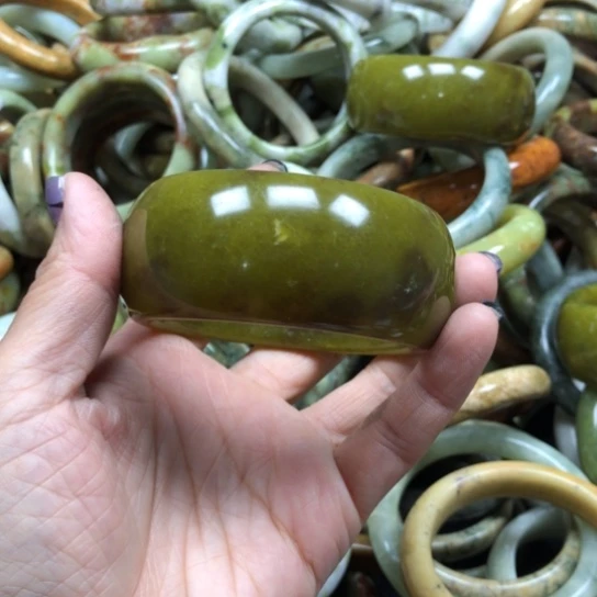 未镶嵌蛇纹石玉手镯幸****