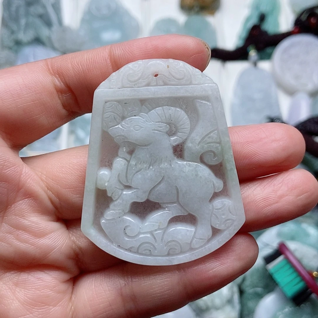 翡翠颈饰未镶嵌翡翠