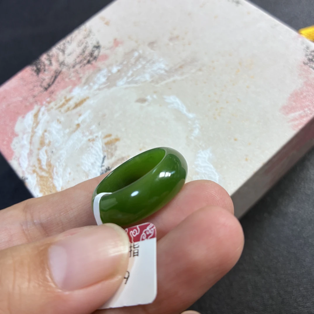和田玉碧玉阳绿戒指