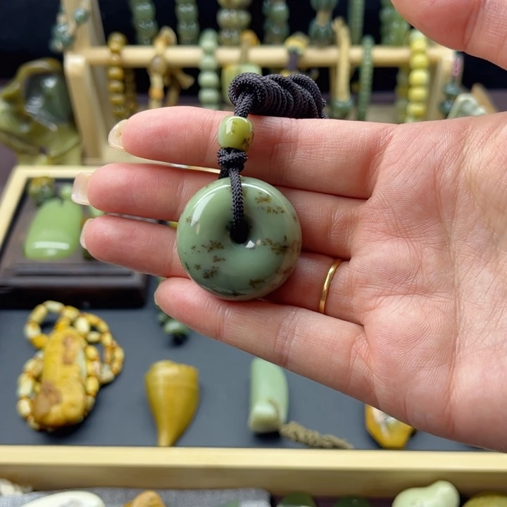 岫岩老玉（透闪石质玉）未镶嵌颈饰