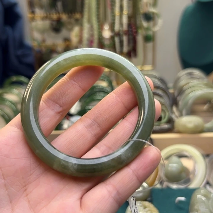 和田玉手镯未镶嵌55.9圈围H045