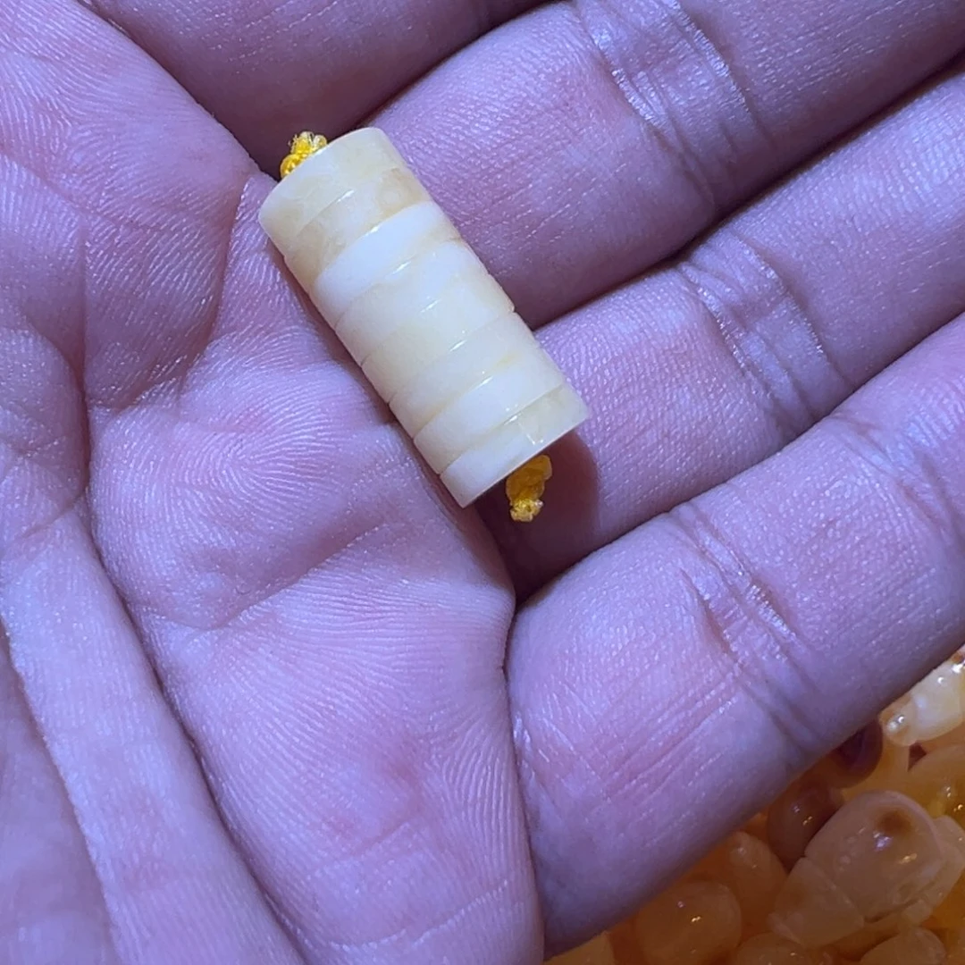 女***丝琥珀未镶嵌裸石隔片一组