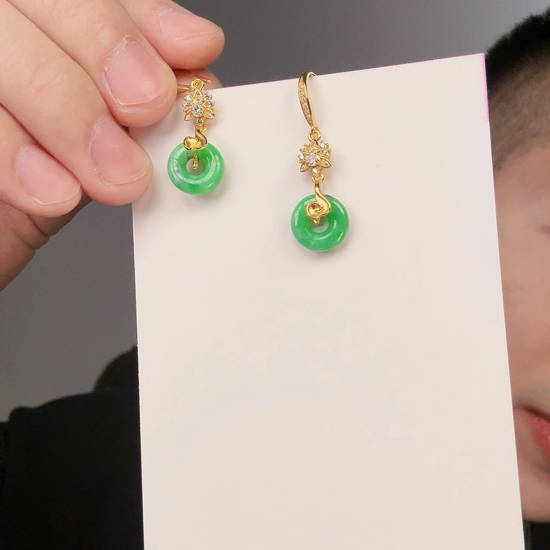 翡翠颈饰未镶嵌一对