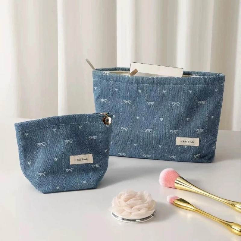 新款ins简约牛仔爱心蝴蝶结布艺化妆包旅行护肤品洗潄收纳袋枕头