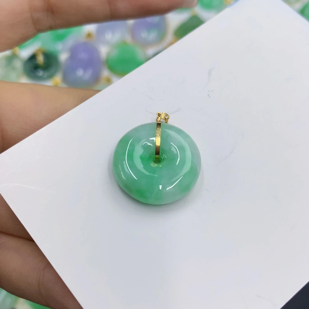 翡翠18K金镶嵌颈饰翡翠