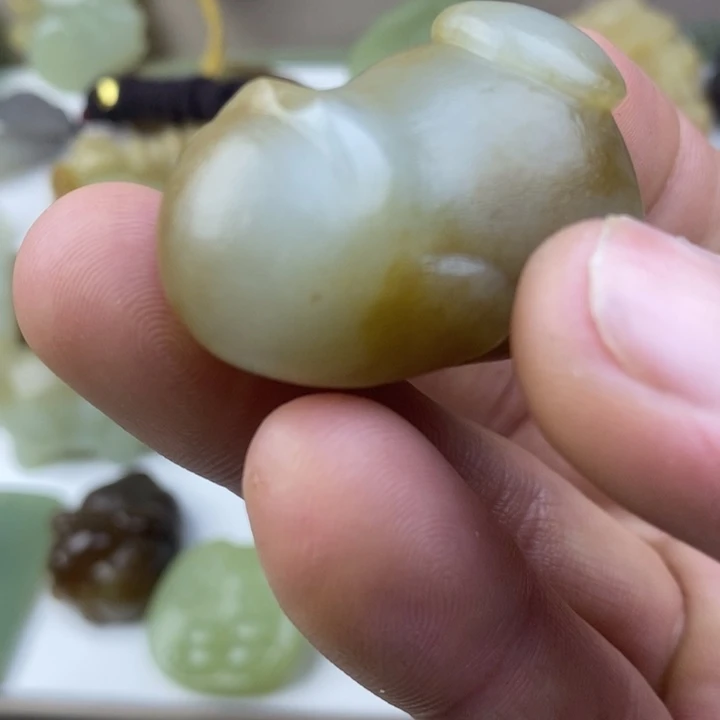 和田玉（糖玉）未镶嵌颈饰
