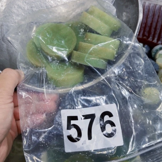 蛇纹石玉未镶嵌珠宝奇石