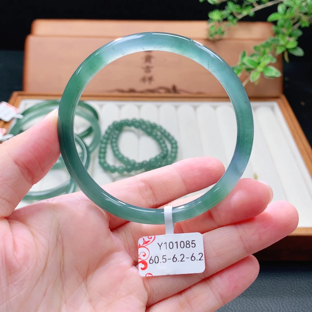 未镶嵌手镯（圆镯）翡翠