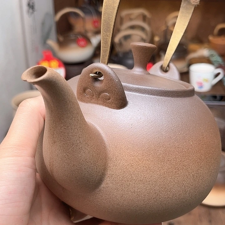 微瑕大提梁壶一个。。。。。。