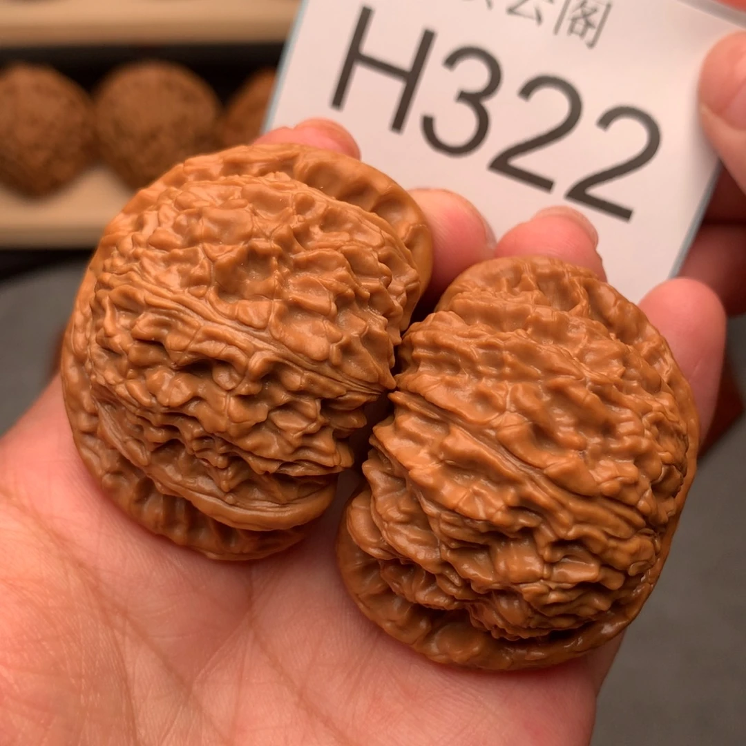 文玩核桃把件46闷白精对