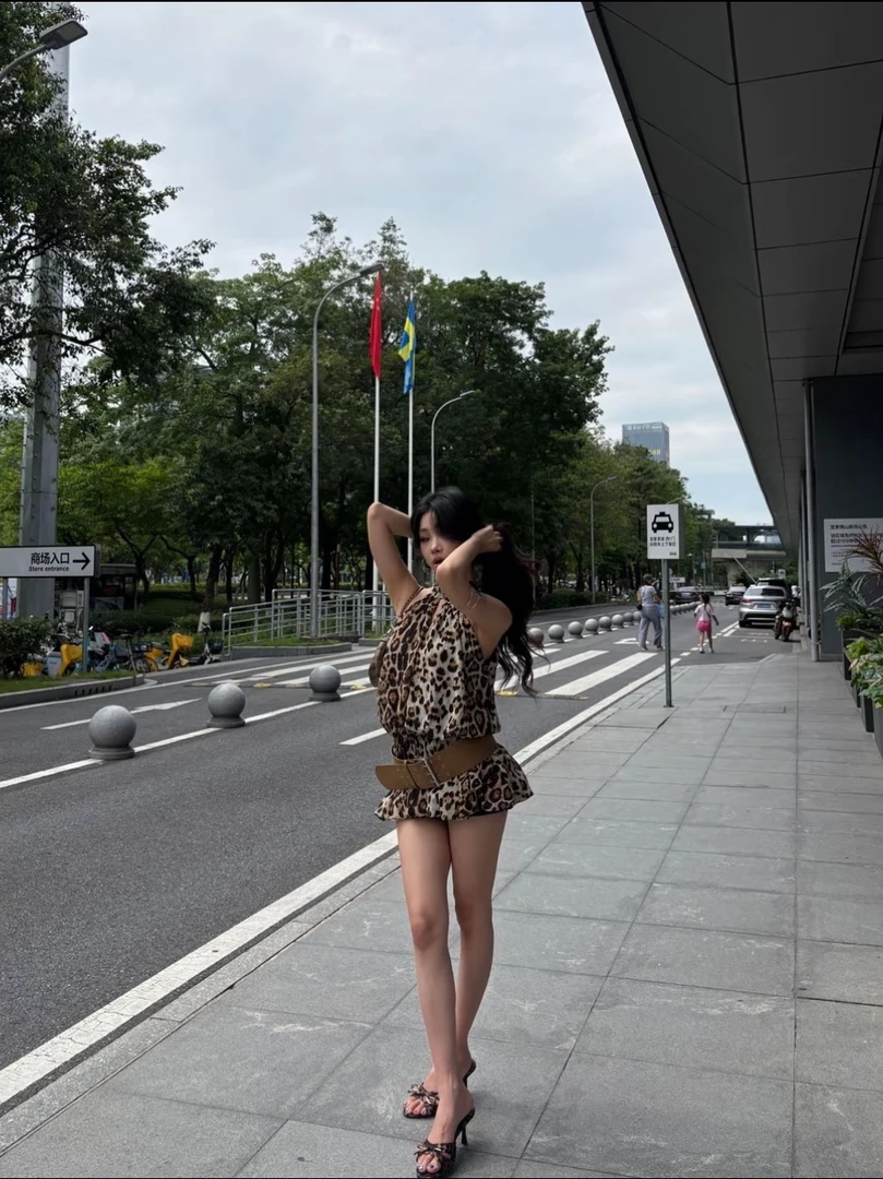 美式辣妹豹纹飘带挂脖连衣裙女夏季显瘦收腰无袖裙子a字短裙