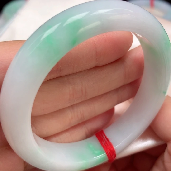 翡翠手镯未镶嵌白底青56号