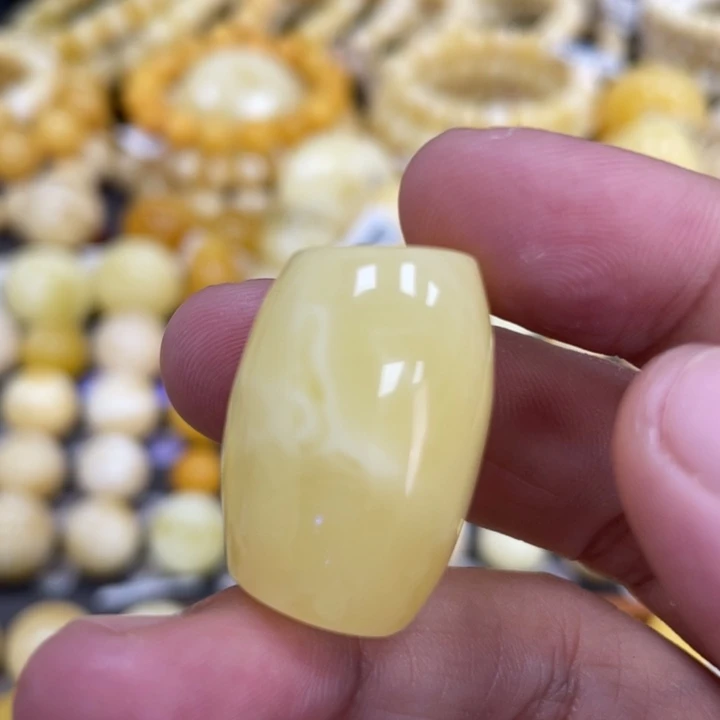 蜜蜡未镶嵌裸石18.5mm