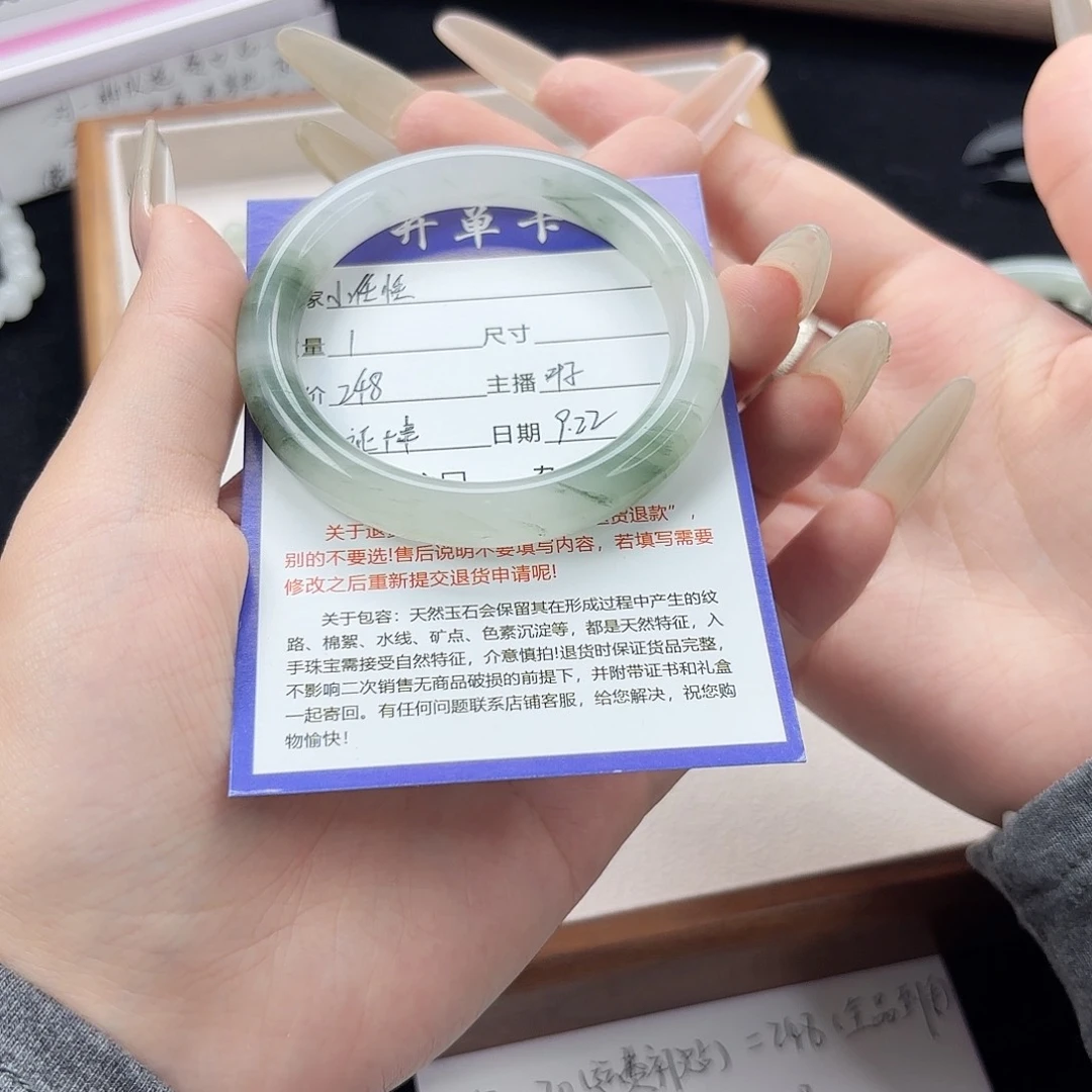 未镶嵌手镯石英质玉