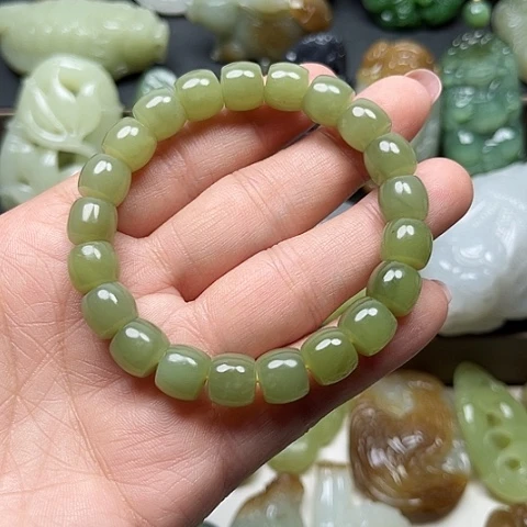 和田玉未镶嵌颈饰龍**人