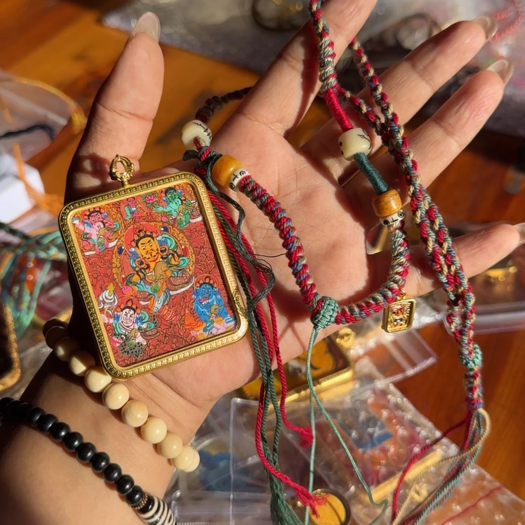 泥塑依***彪藏式风格彩绘泥塑擦擦