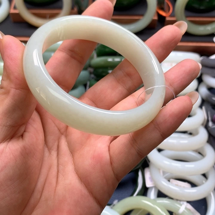【闪购商品】未镶嵌手镯和田玉