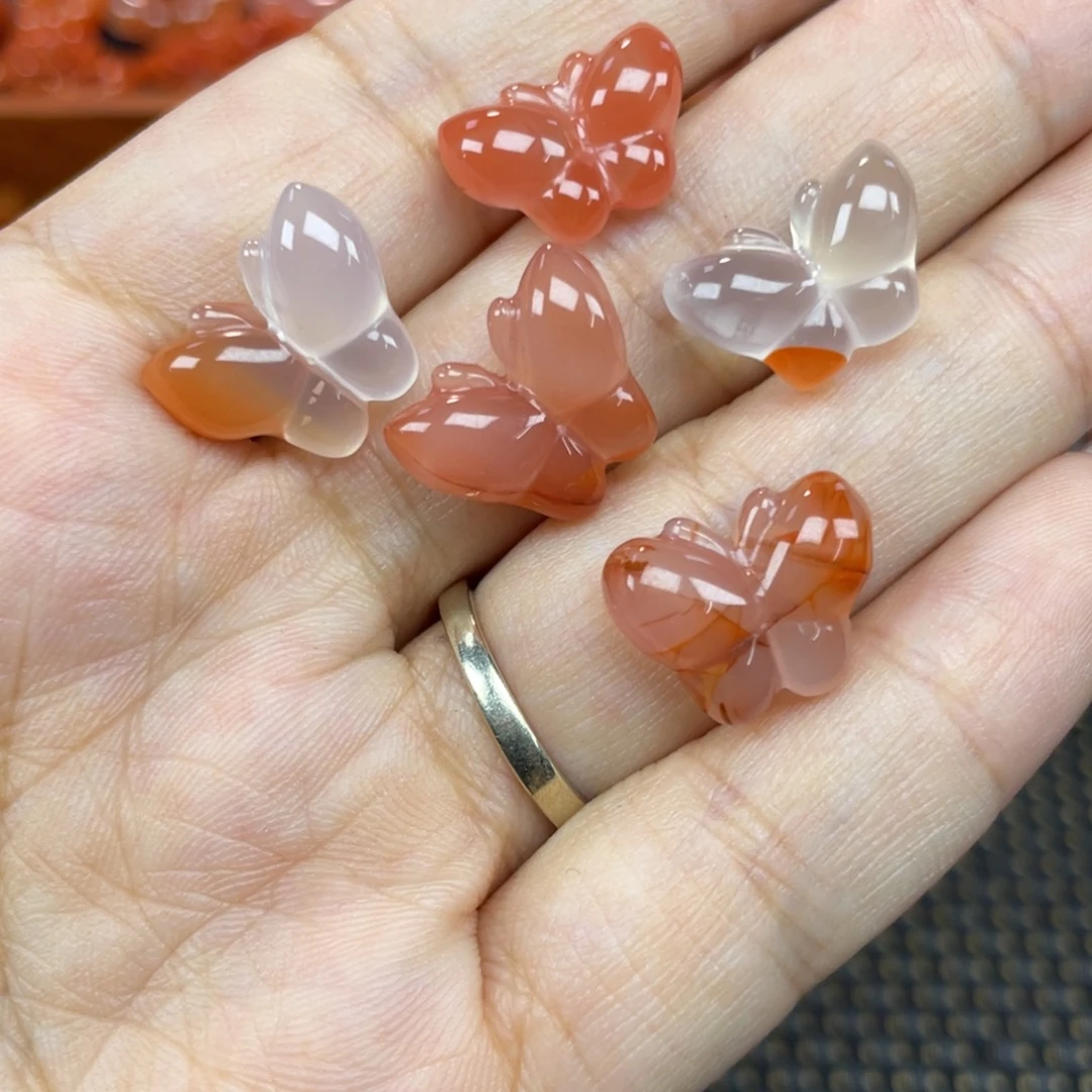 南红玛瑙未镶嵌颈饰蝴蝶