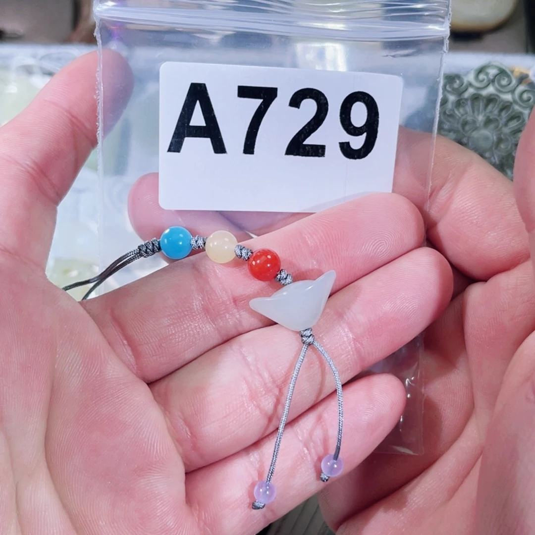 浮***生和田玉未镶嵌颈饰