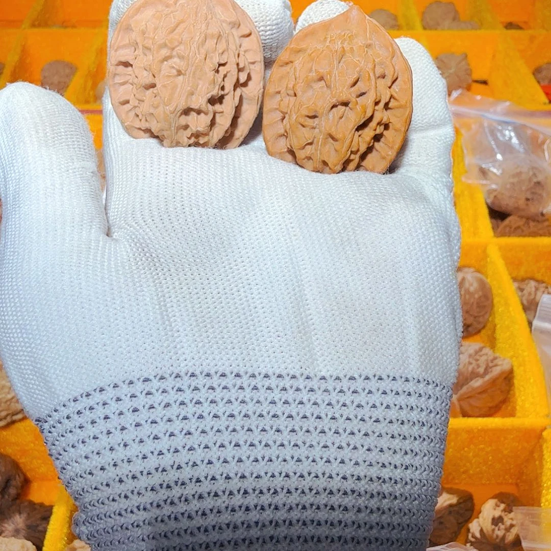 文玩核桃吊坠不知道是啥 有色差