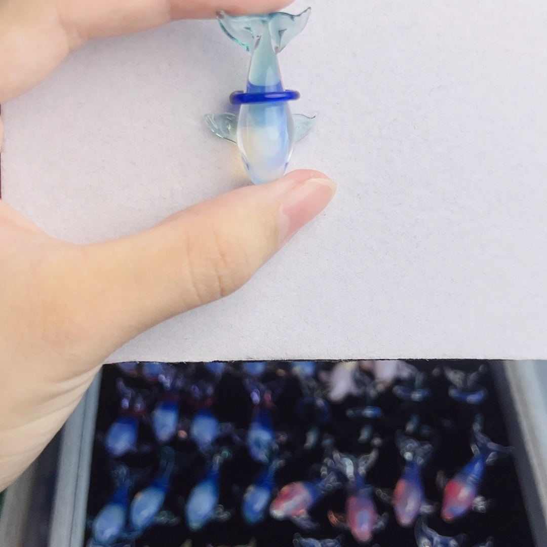 有机玻璃鲸鱼一只