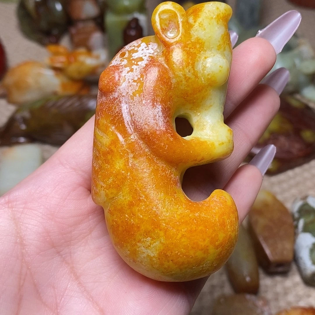 蛇纹石玉未镶嵌颈饰