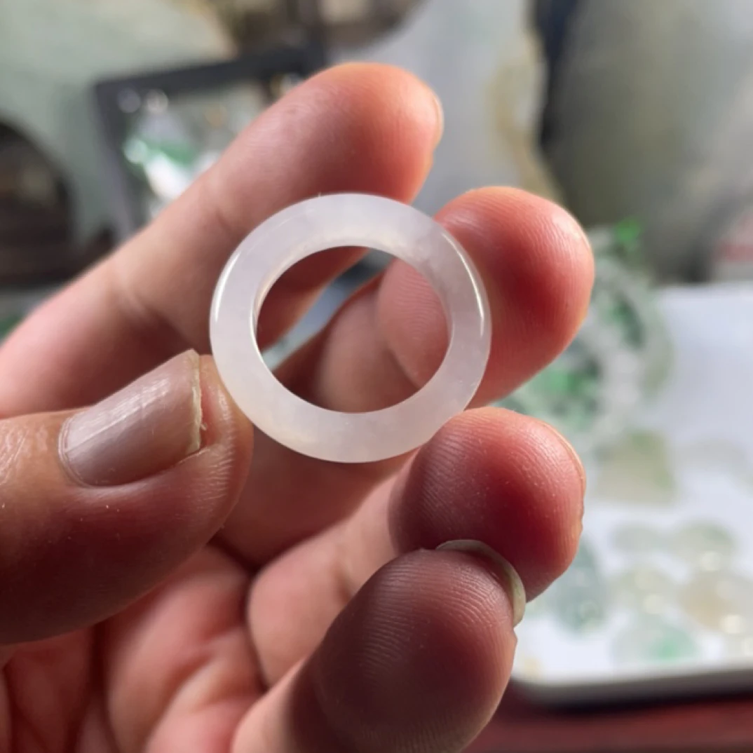 内直径18 m m，纯白无瑕白冰精品戒指圈