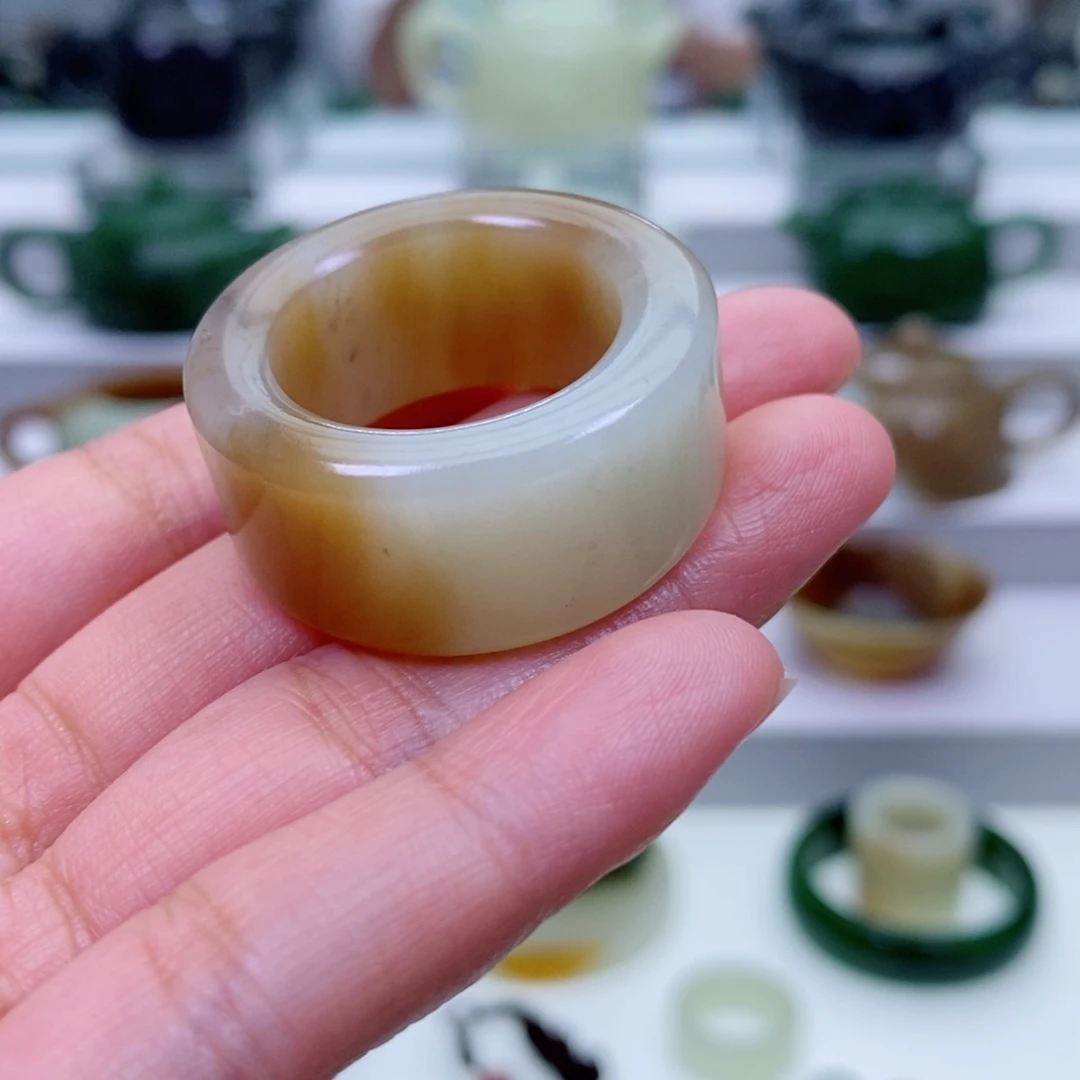 毛***力和田玉未镶嵌摆件扳指