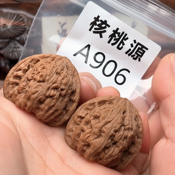 大***熊文玩核桃吊坠密纹儿