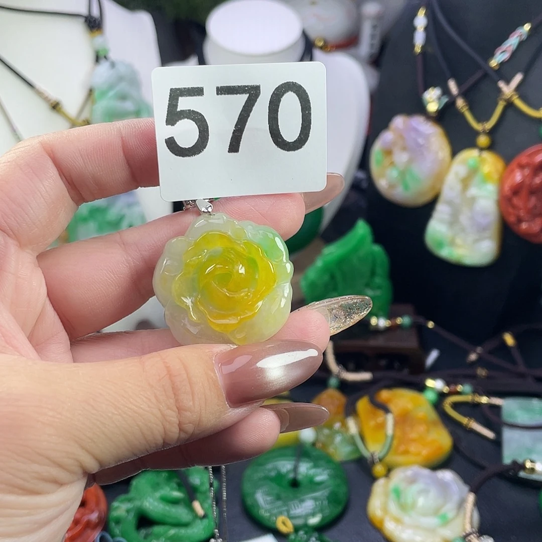 翡翠未镶嵌吊坠(赠链)