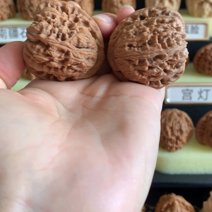 桃核把件文玩核桃南疆石天残白茬