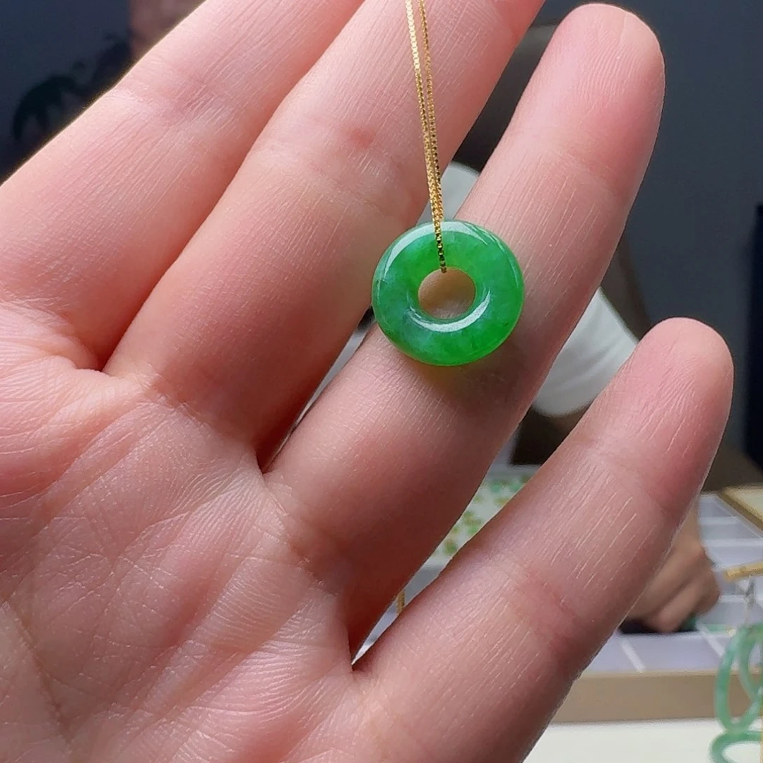 翡翠未镶嵌吊坠(赠链)天然