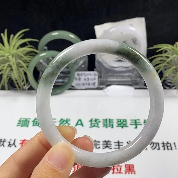 未镶嵌手镯翡翠13号。 60.4圈